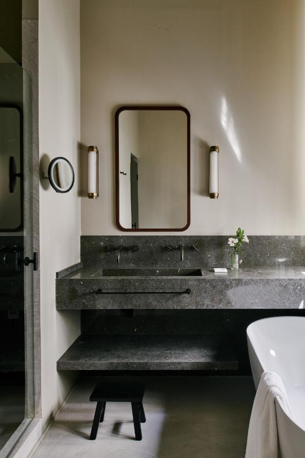 Mercer Plaza Sevilla 5 Gl Luaran gambar