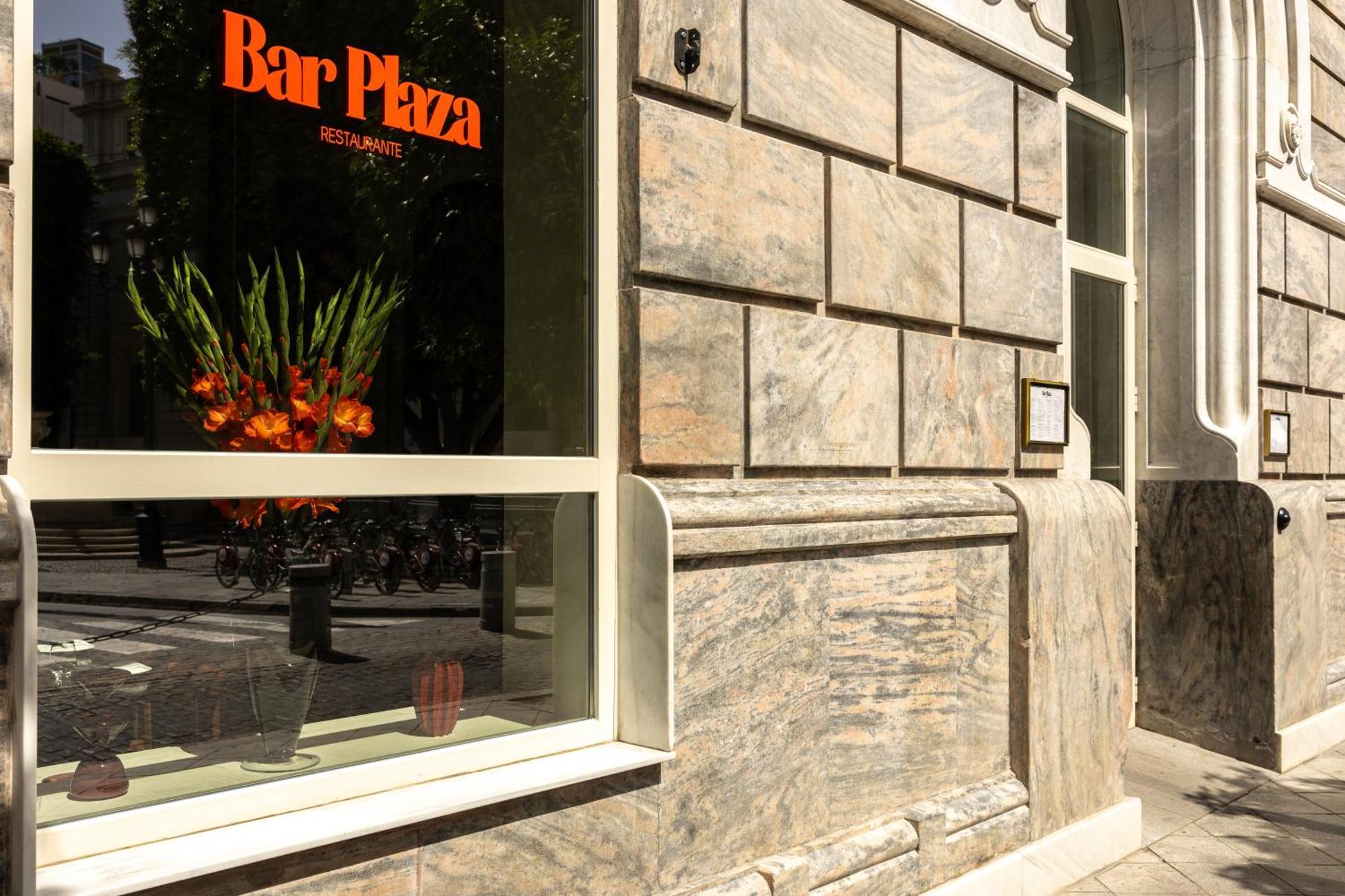 Mercer Plaza Sevilla 5 Gl Luaran gambar
