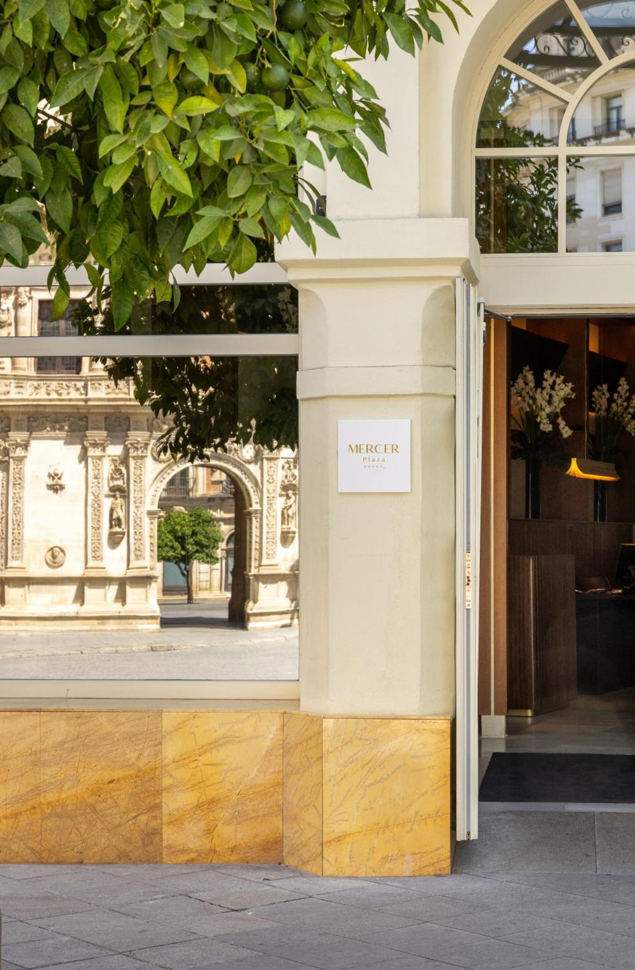 Mercer Plaza Sevilla 5 Gl Luaran gambar